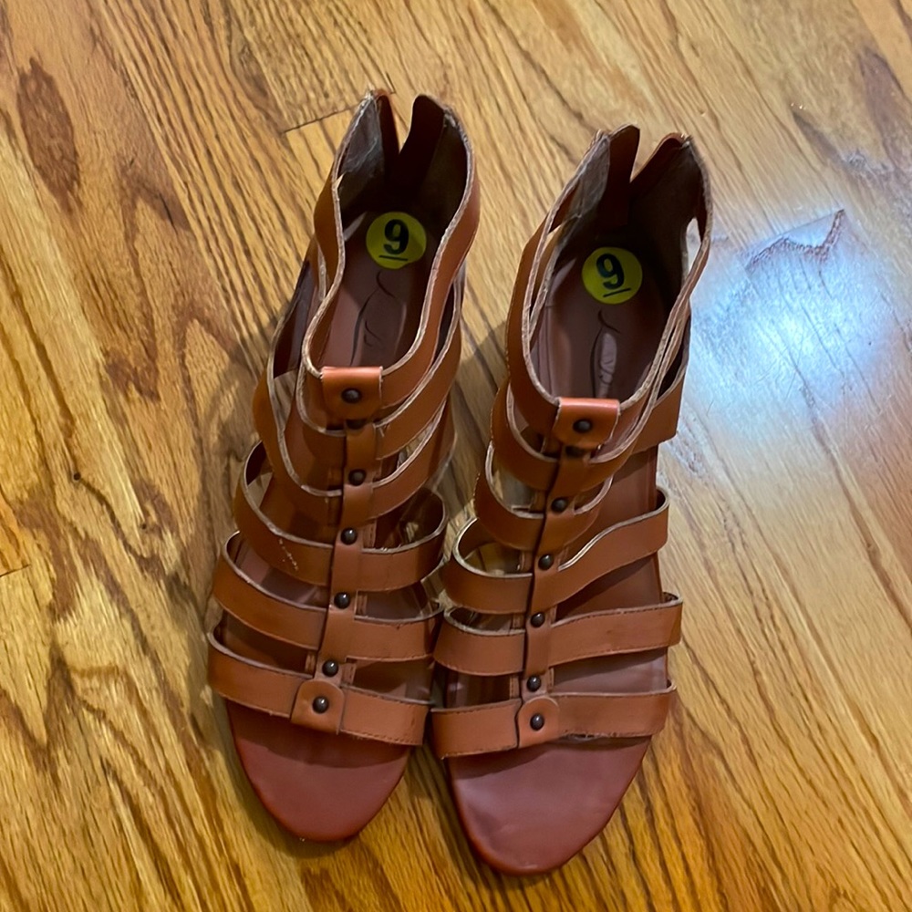 Lucky brand size 9 genuine leather sandals.